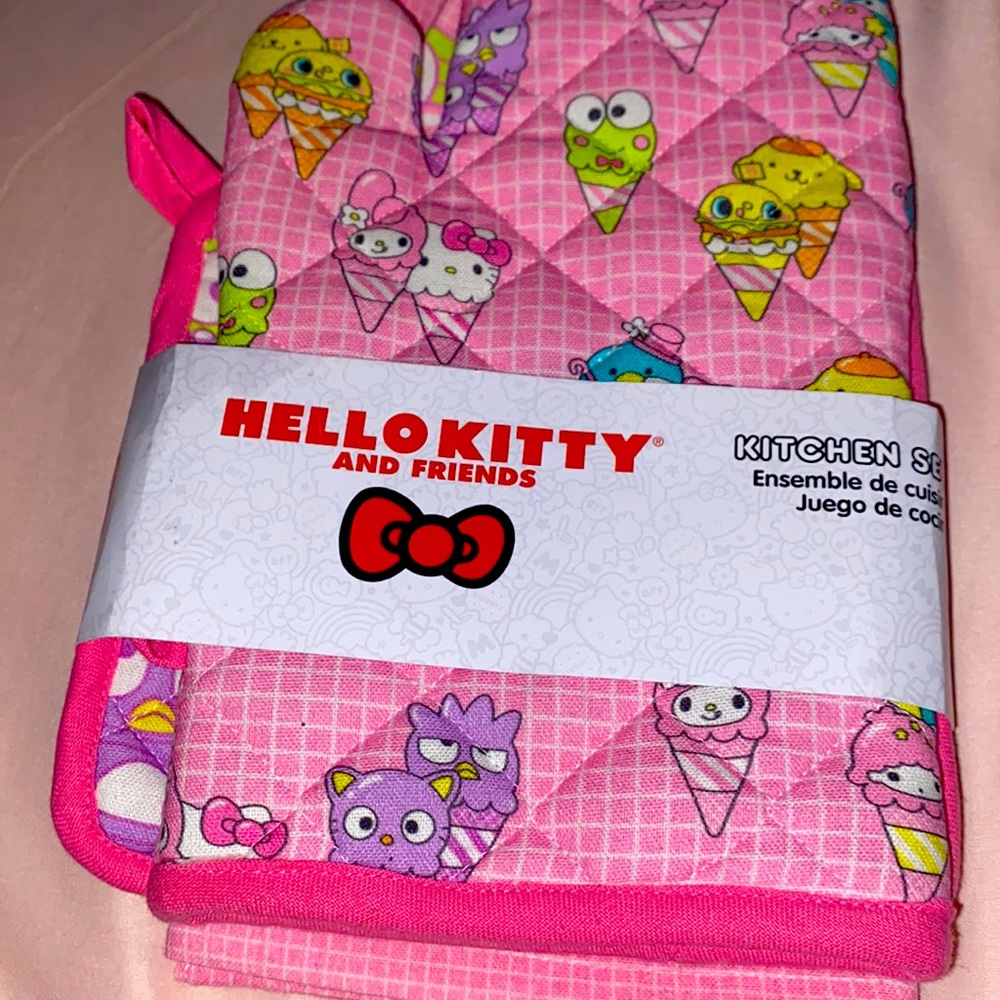 NWT Helllo Kitty Kitchen set